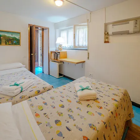 Il Pulcino Del Mare Unique Boat Like Retreat 公寓